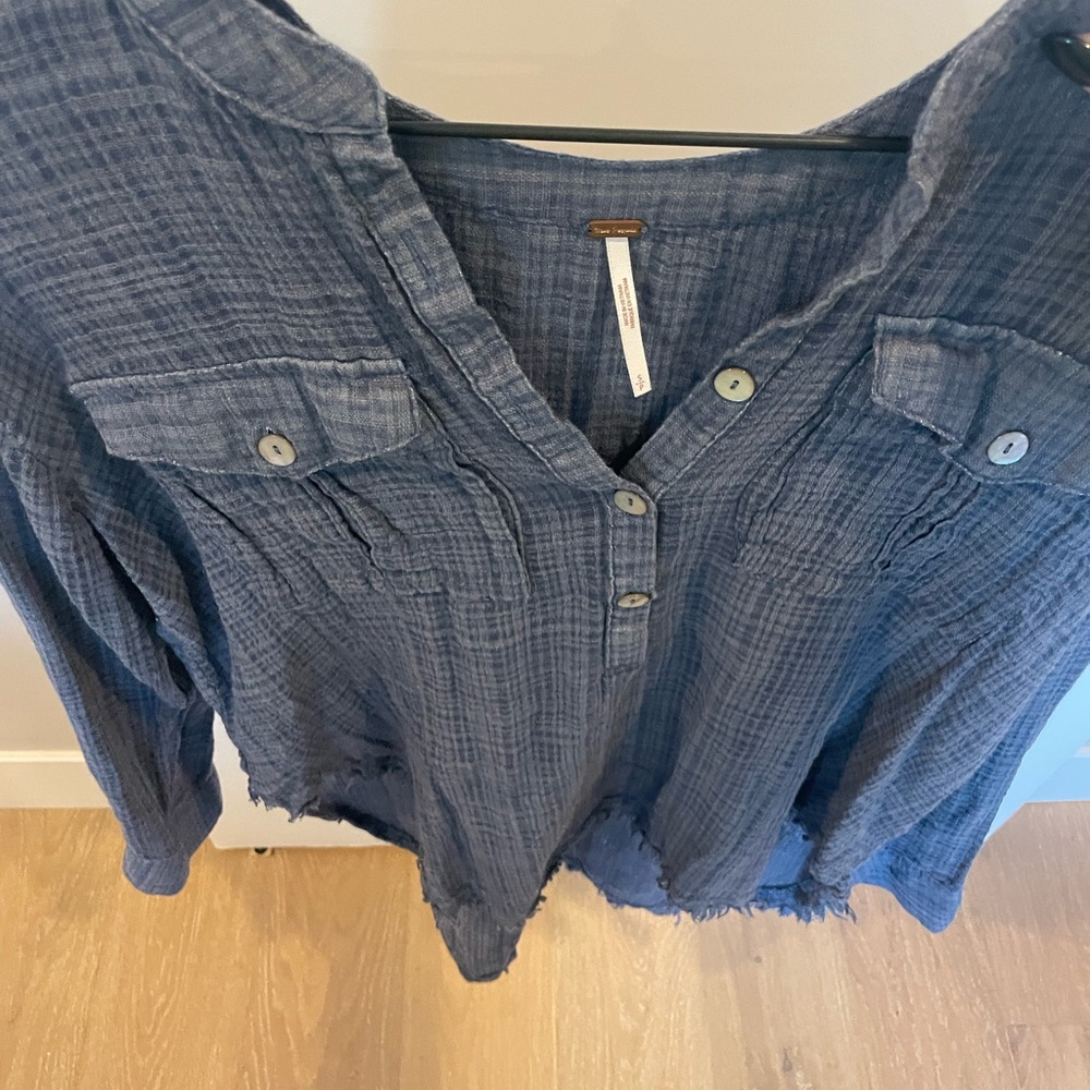 1/4 button down - Picture 3 of 4